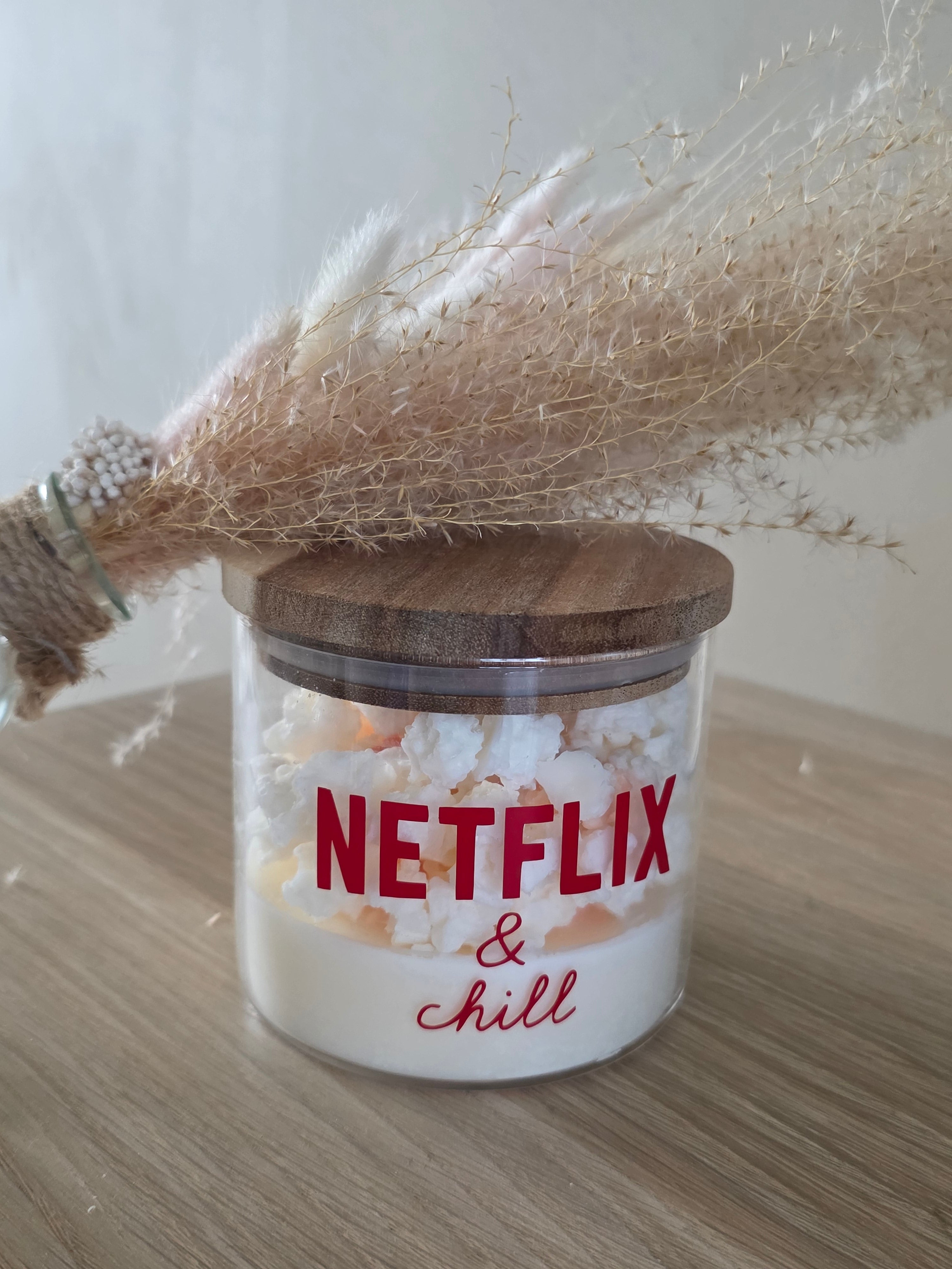 Bougie « Netflix & Chill » – Caramel Beurre Salé – Popcorn en Cire – 350gr