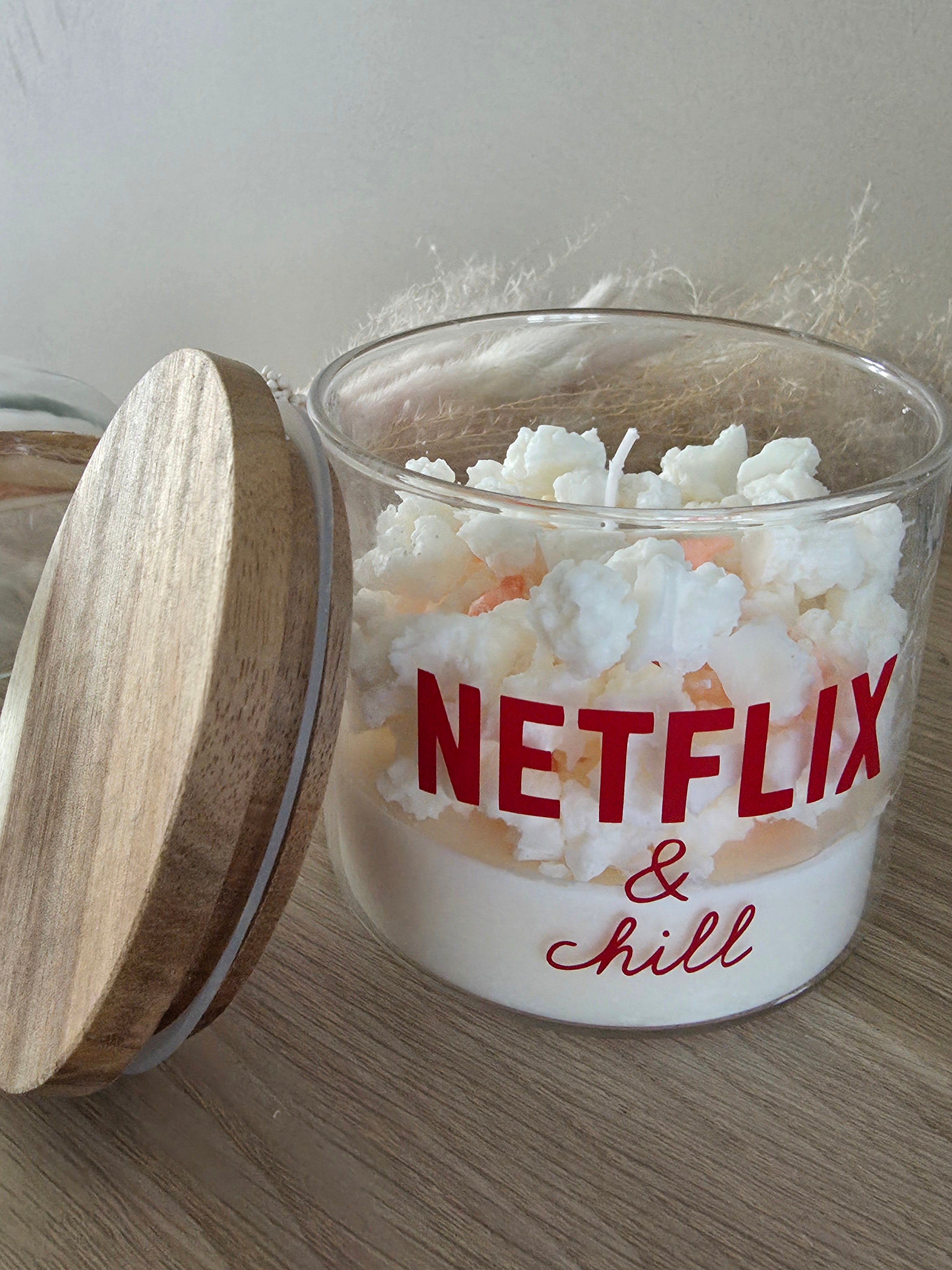 Bougie « Netflix & Chill » – Caramel Beurre Salé – Popcorn en Cire – 350gr