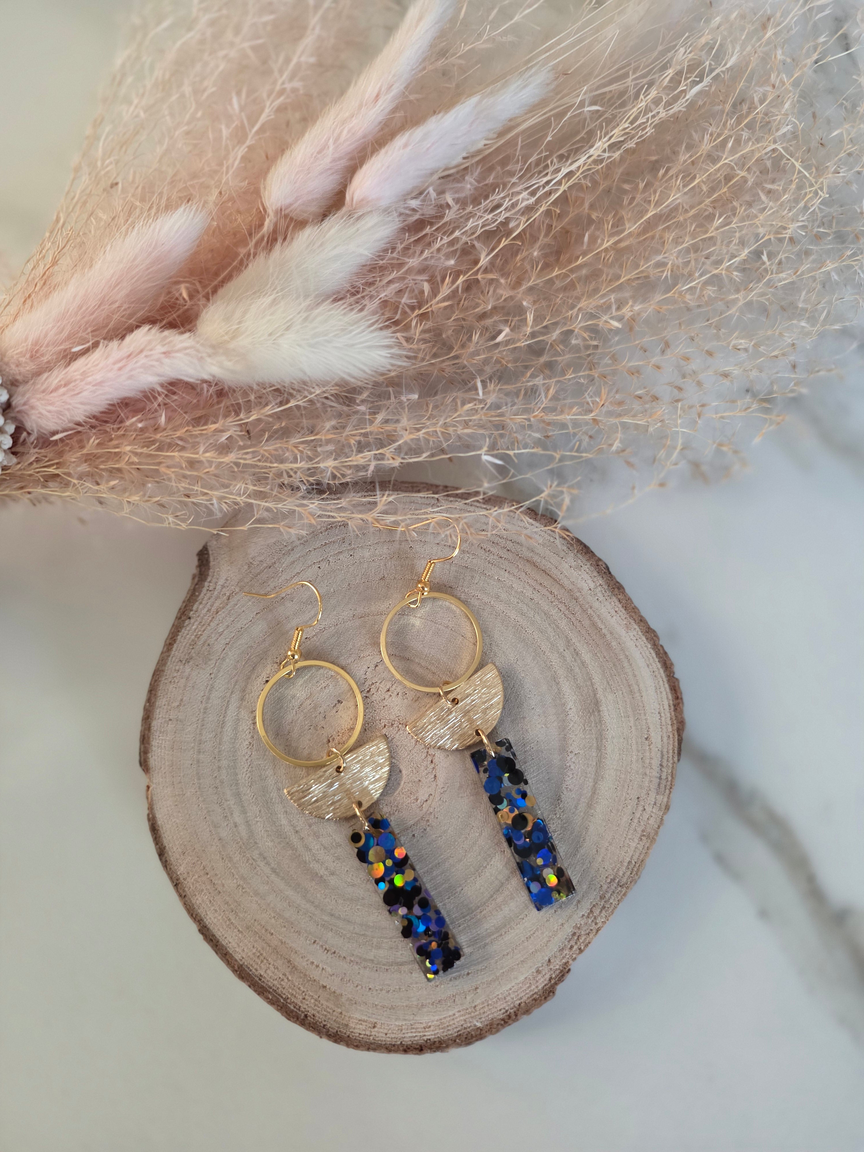 Boucles d'oreilles résine époxy – Anneau Doré Bleu Galaxie