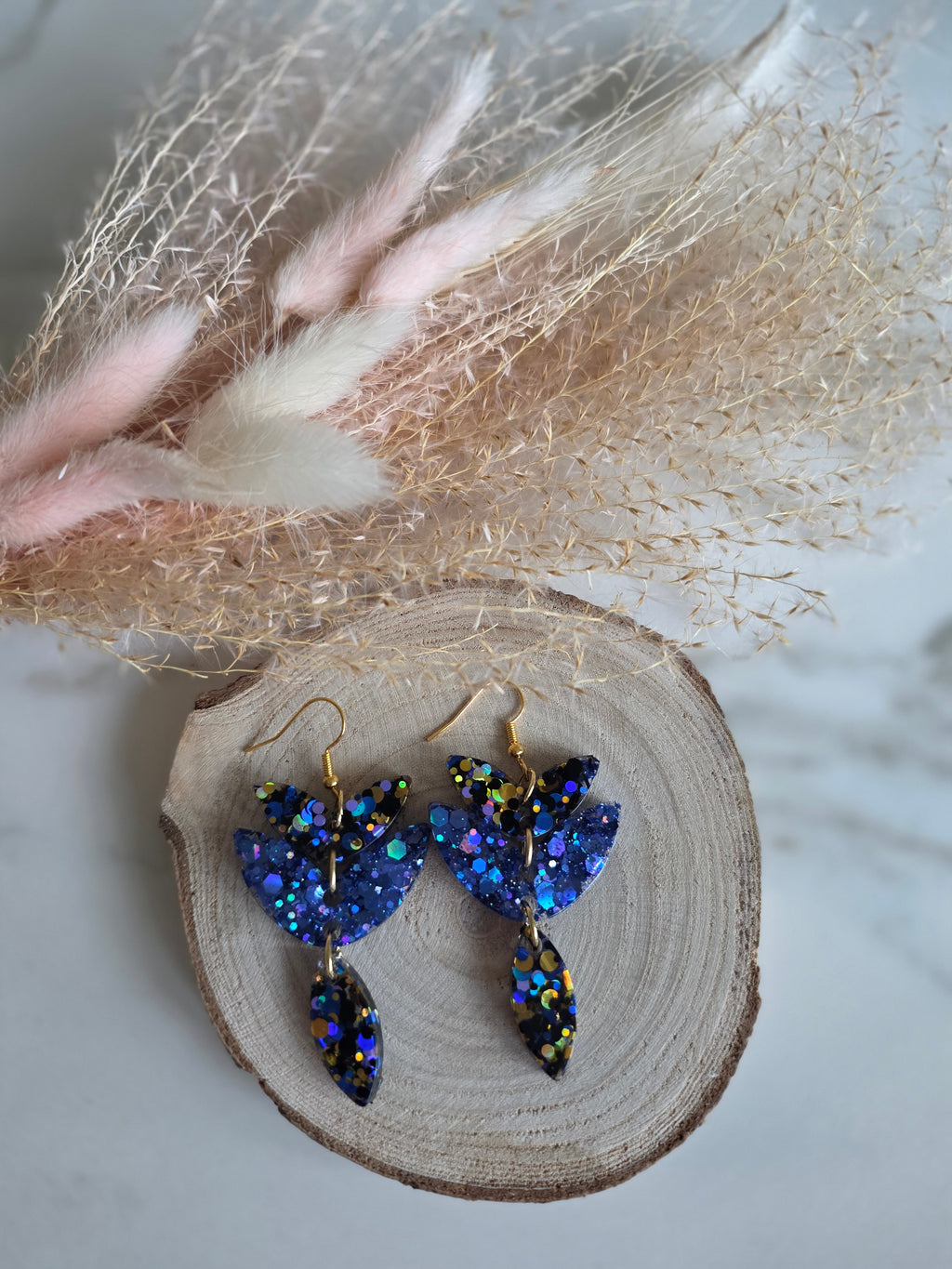 Boucles d'oreilles pendantes résine époxy – Bleu Nuit Holographique