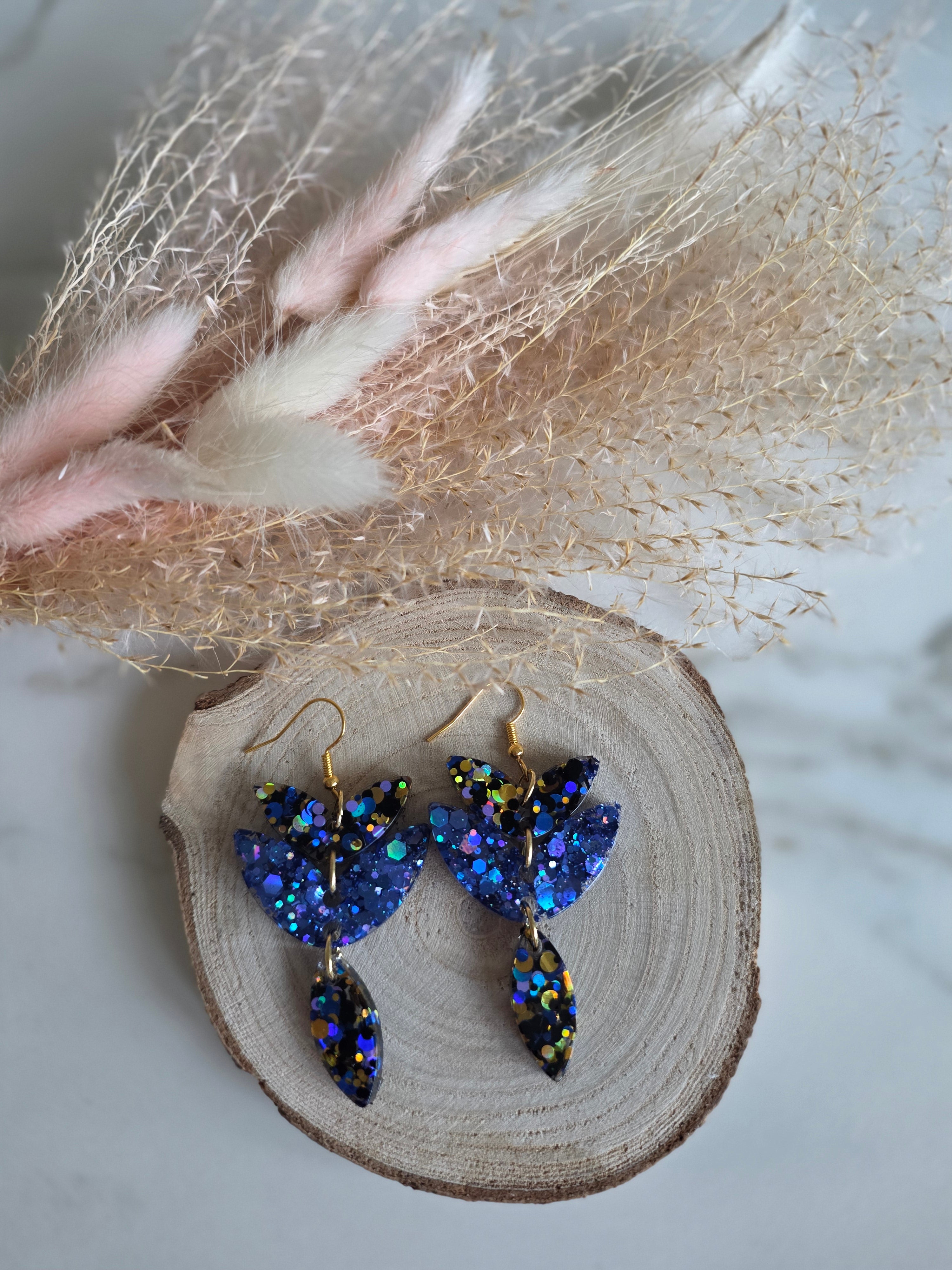 Boucles d'oreilles pendantes résine époxy – Bleu Nuit Holographique