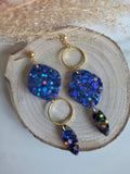 Boucles d'oreilles pendantes résine époxy – Bleu Galaxie Holographique