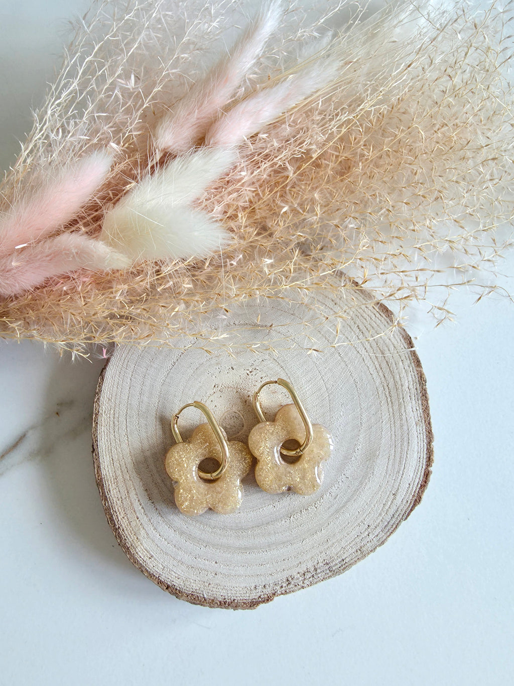 Boucles d'oreilles fleurs en argile polymère – 2 en 1 (beige doré & bronze paillettes)