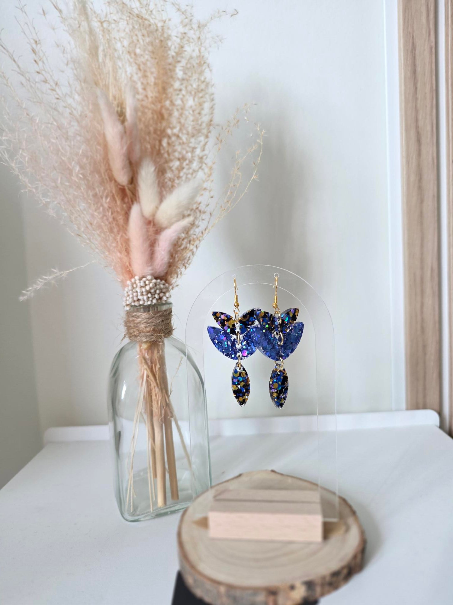 Boucles d'oreilles pendantes résine époxy – Bleu Nuit Holographique