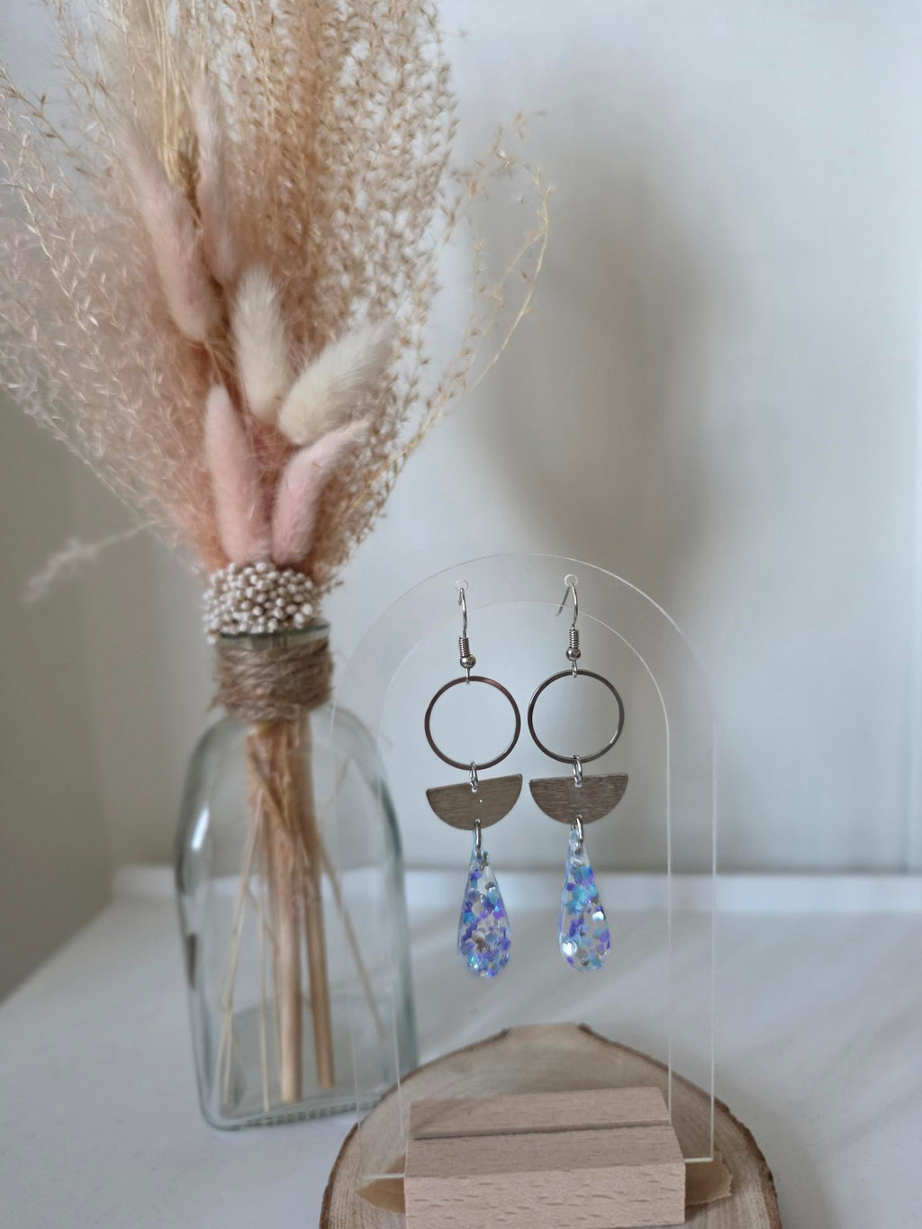 Boucles d'oreilles résine époxy – Anneau Argenté Goutte Bleu Irisé