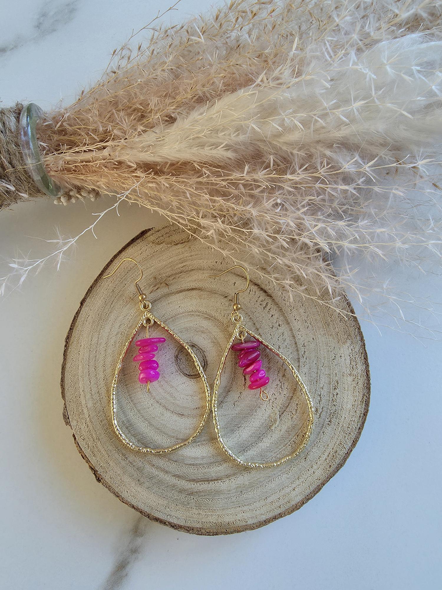 Boucles d'oreilles goutte dorée – Éclats de Pierre Rose Fuchsia