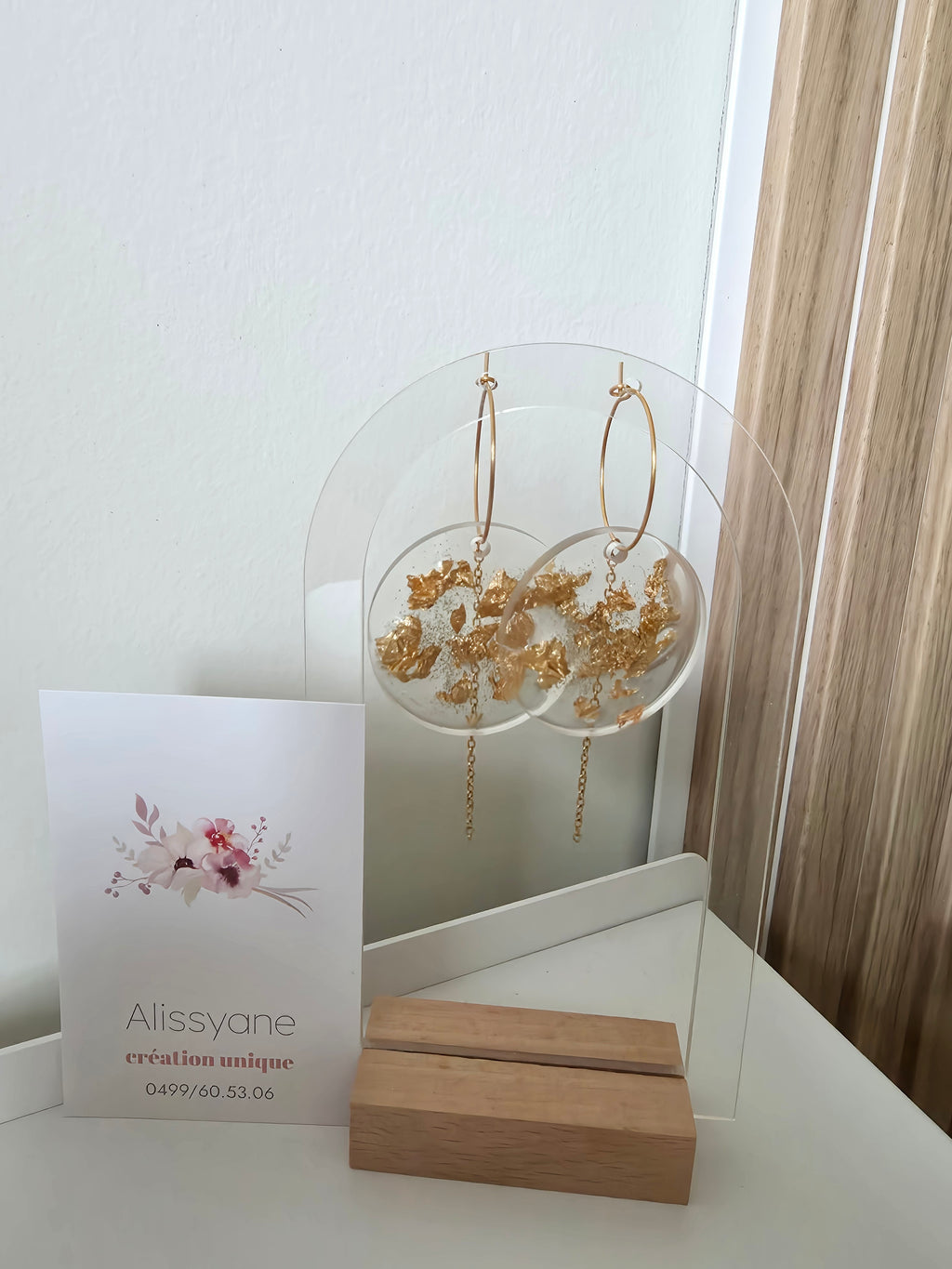 Boucles d'oreilles en résine époxy – Cercles Feuilles d'Or & Chaîne Dorée