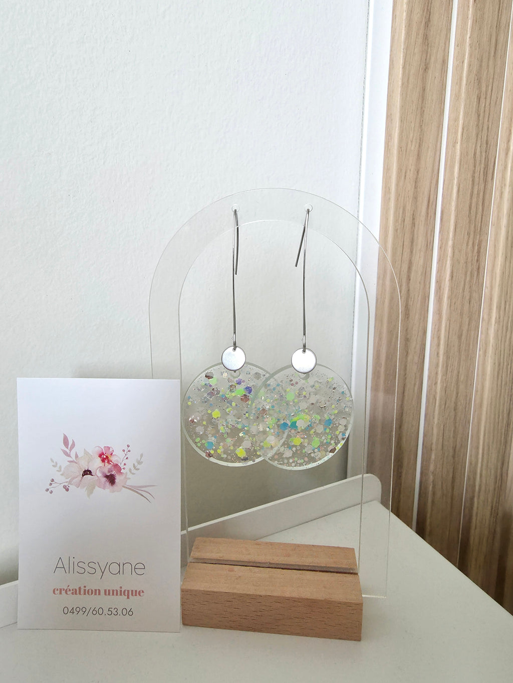 Boucles d'oreilles en résine époxy – Cercles Confettis Irisés & Argentés