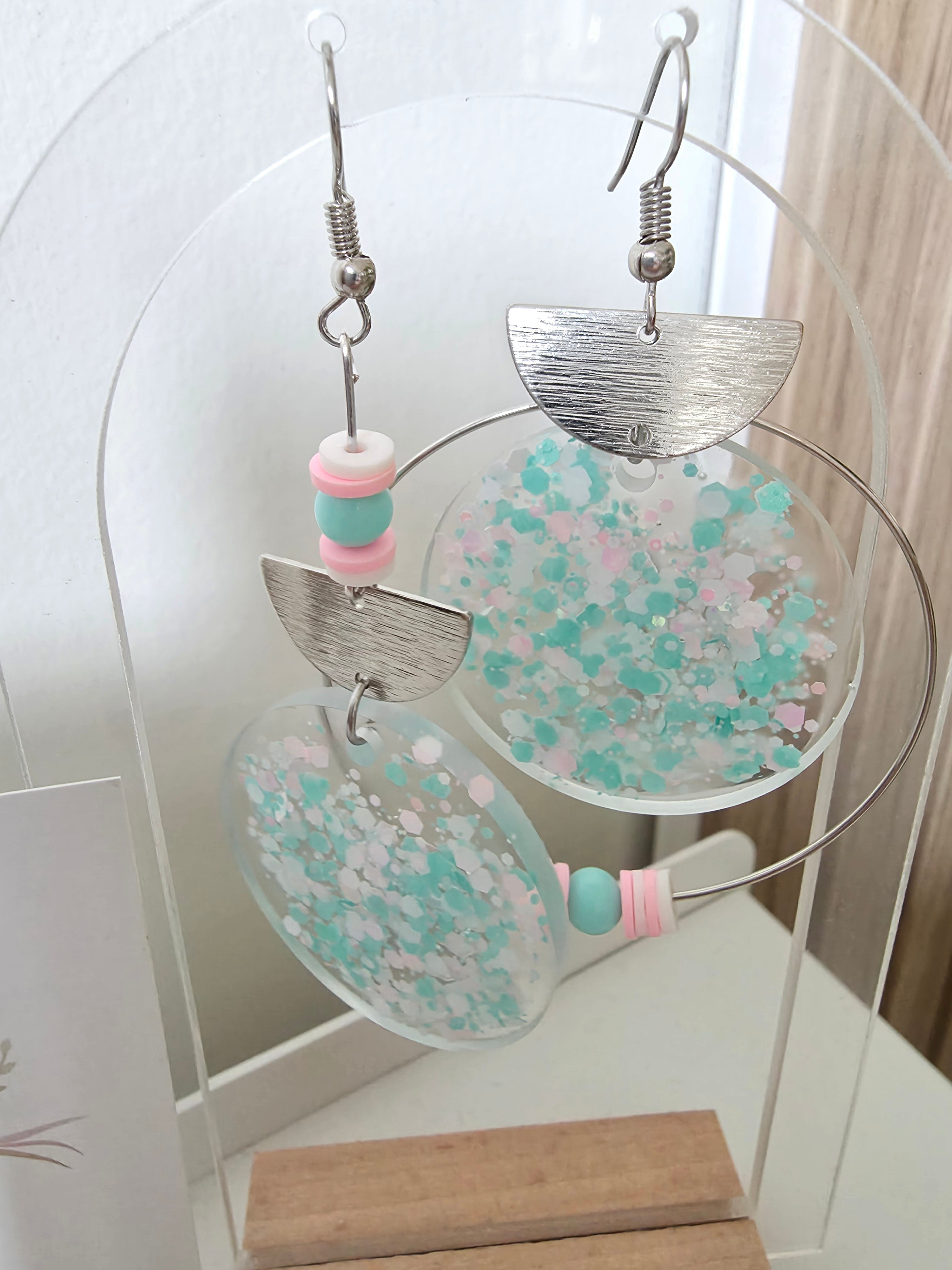 Boucles d'oreilles en résine époxy – Cercles Confettis Menthe & Rose Pastel