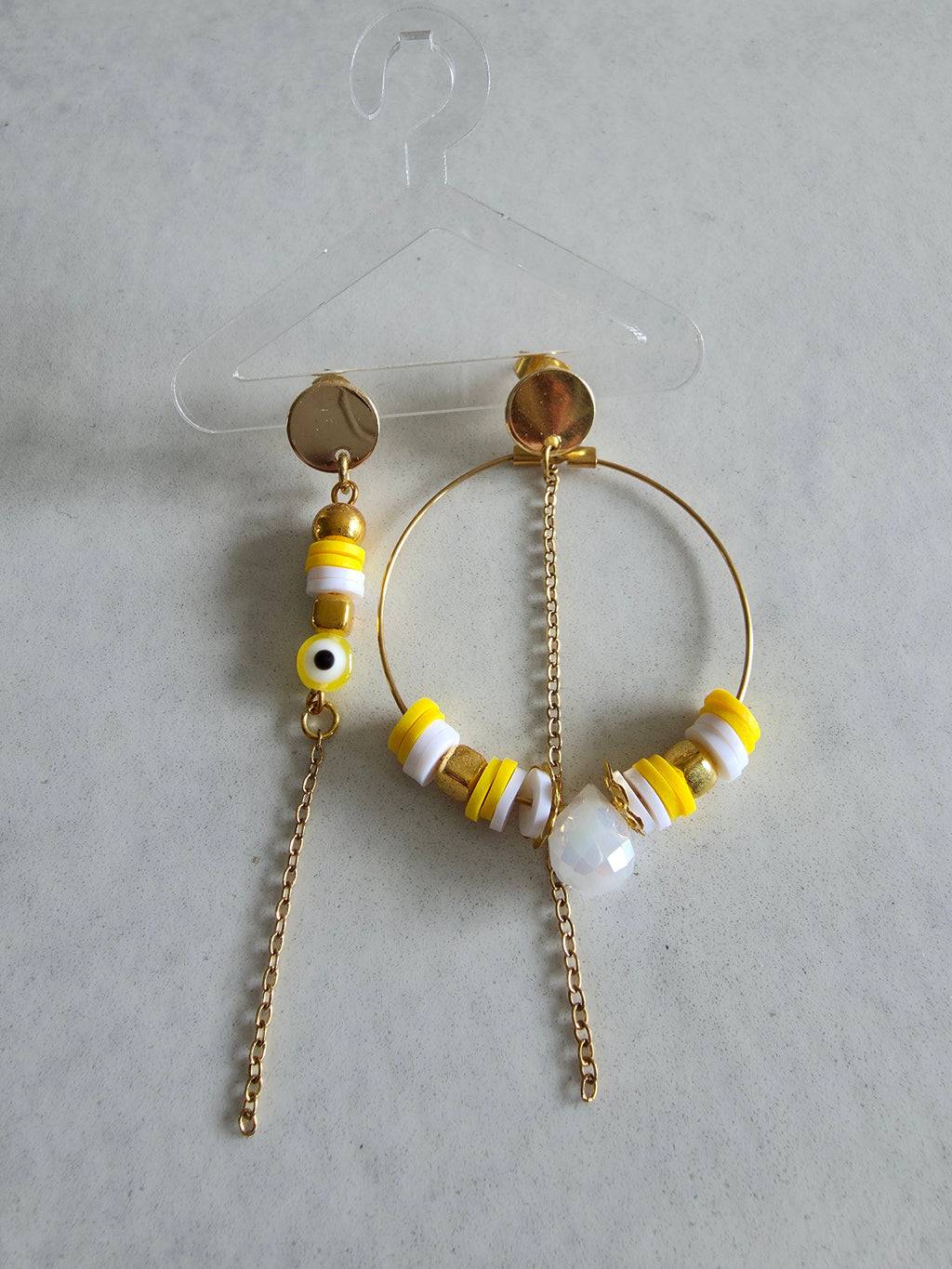 Boucles d'oreilles asymétriques – Heishi & Créole dorée Soleil