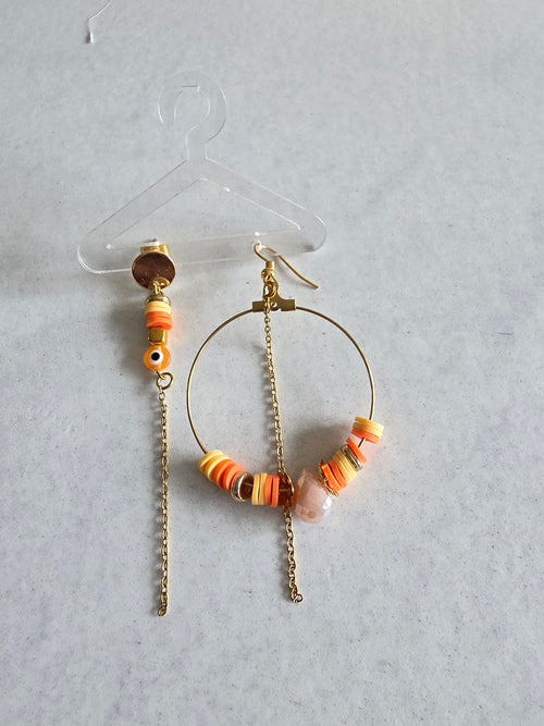 Boucles d'oreilles asymétriques – Heishi & Créole dorée