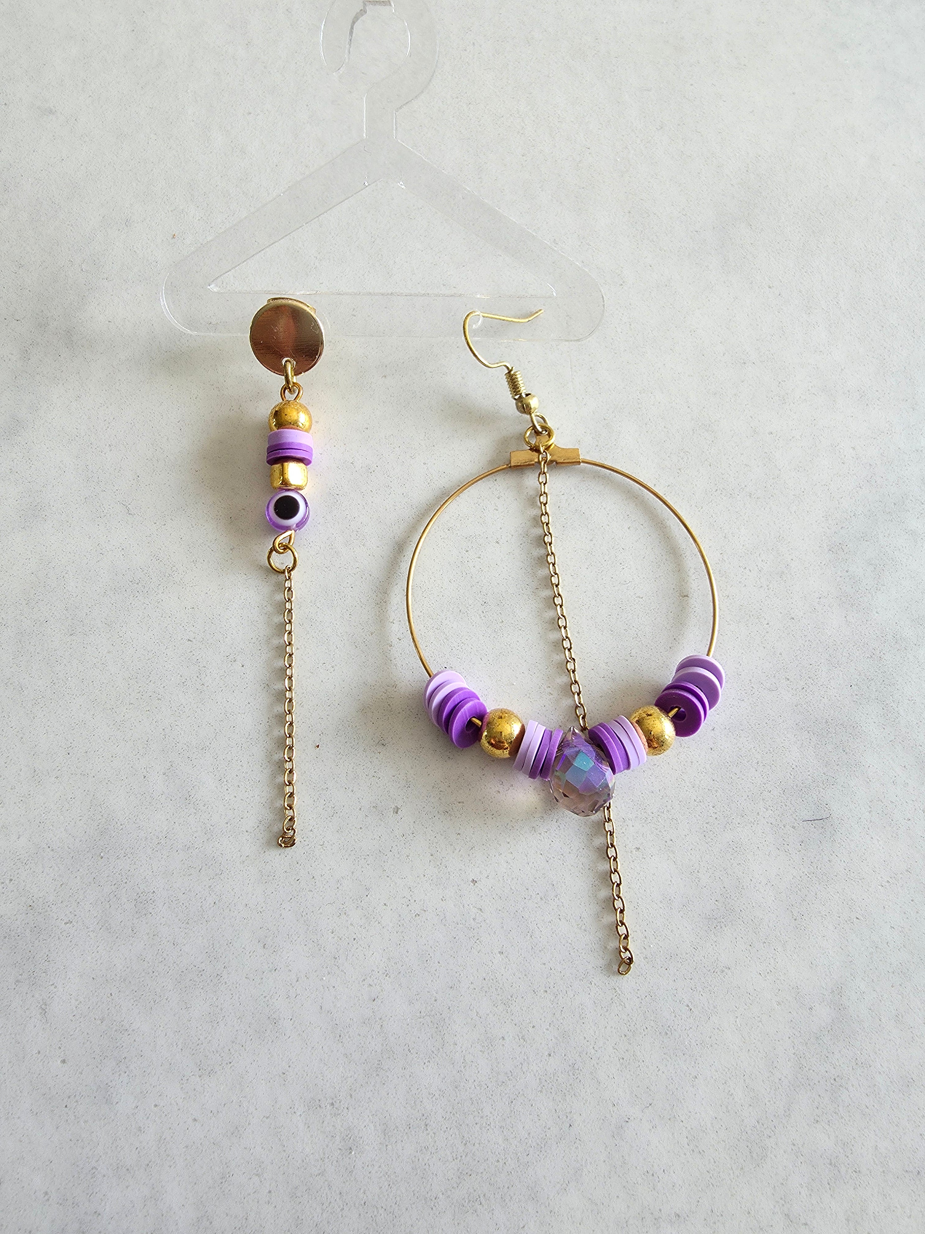 Boucles d'oreilles asymétriques – Heishi & Créole dorée Améthyste