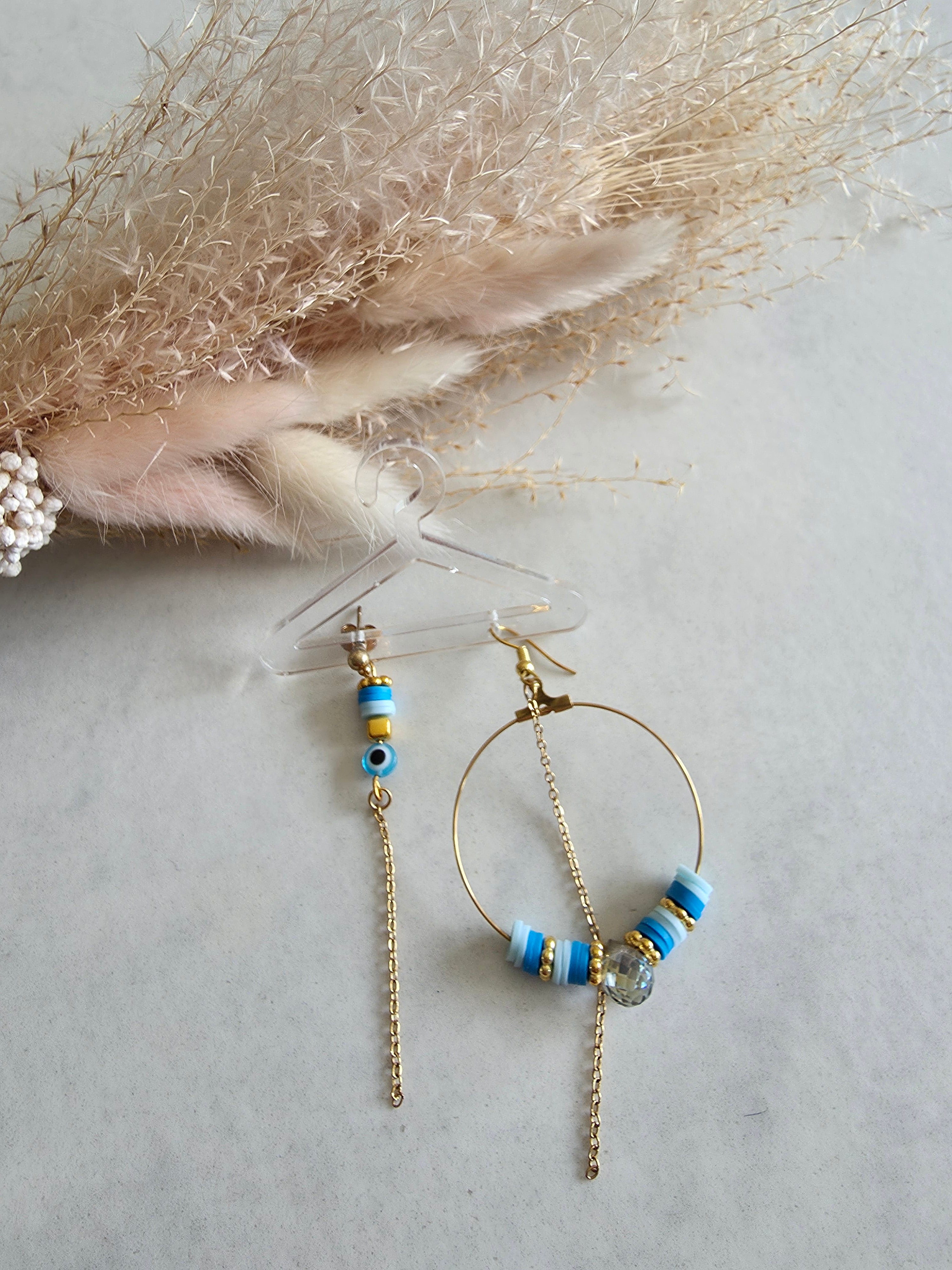 Boucles d'oreilles asymétriques – Heishi & Créole dorée Azur