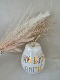 Petite Poire décorative en céramique – "Une Belle Amitié" – Blanc & Doré