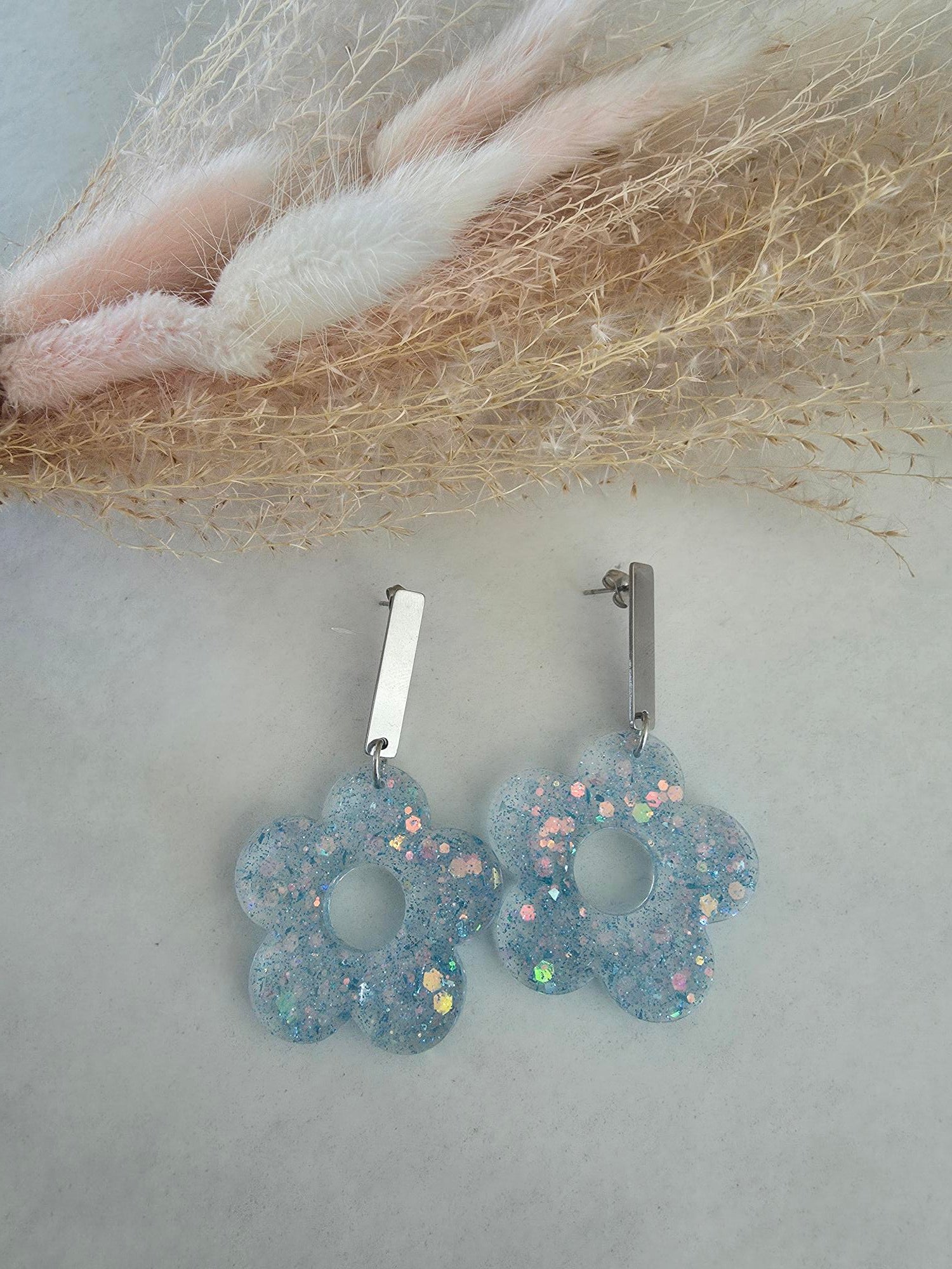 Boucles d'oreilles fleurs pailletées – Résine & Acier inoxydable