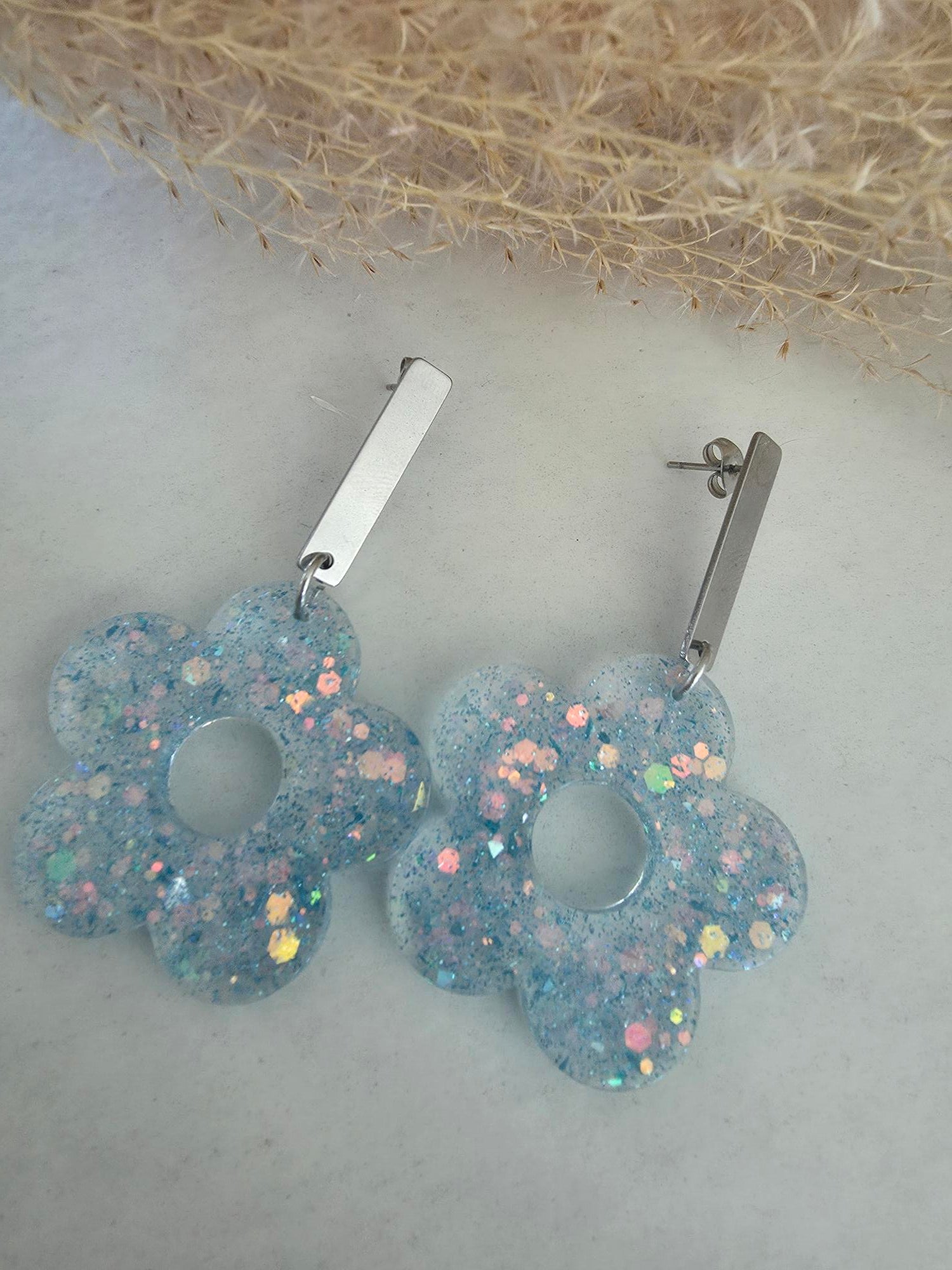 Boucles d'oreilles fleurs pailletées – Résine & Acier inoxydable