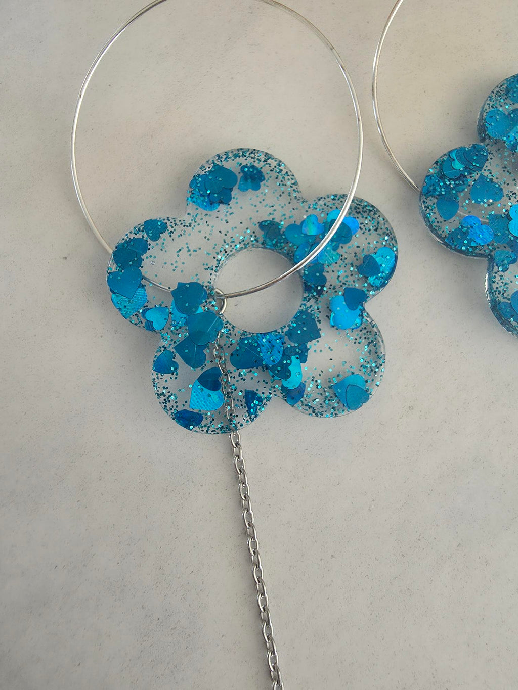Boucles d'oreilles fleurs créoles & chaîne – Résine & Acier inoxydable