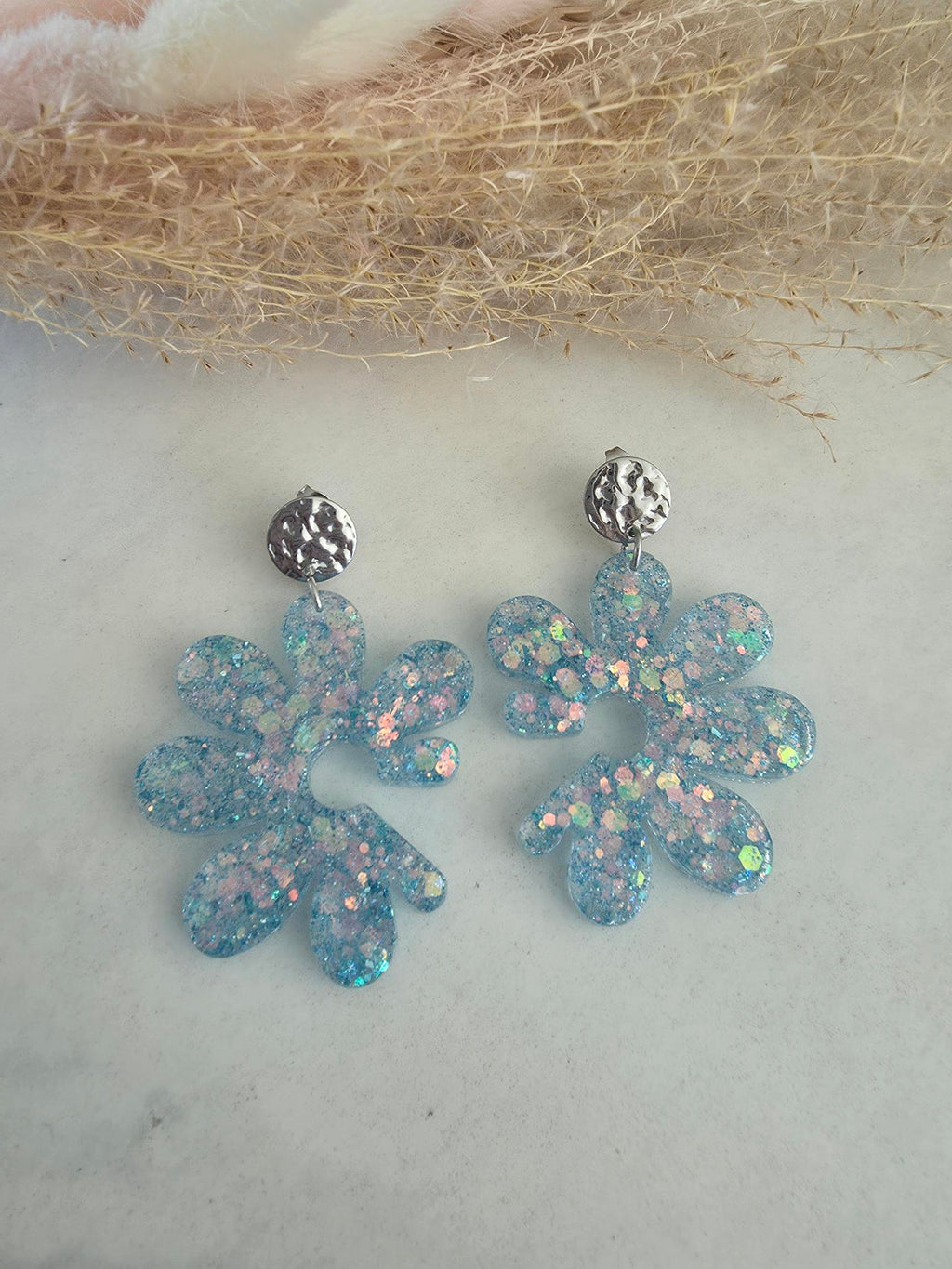 Boucles d'oreilles grandes fleurs pailletées – Résine & Acier inoxydable