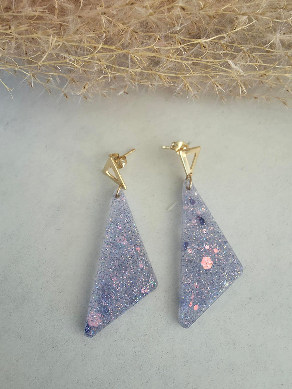 Boucles d'oreilles triangles pailletées – Résine & Acier inoxydable doré