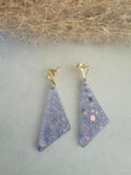 Boucles d'oreilles triangles pailletées – Résine & Acier inoxydable doré
