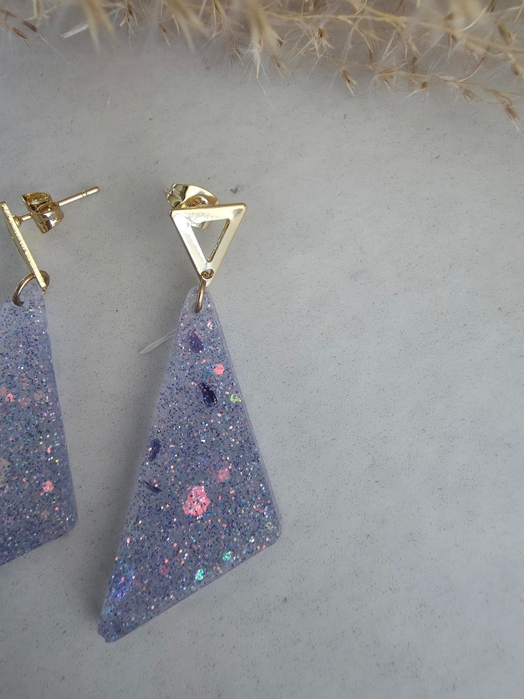 Boucles d'oreilles triangles pailletées – Résine & Acier inoxydable doré