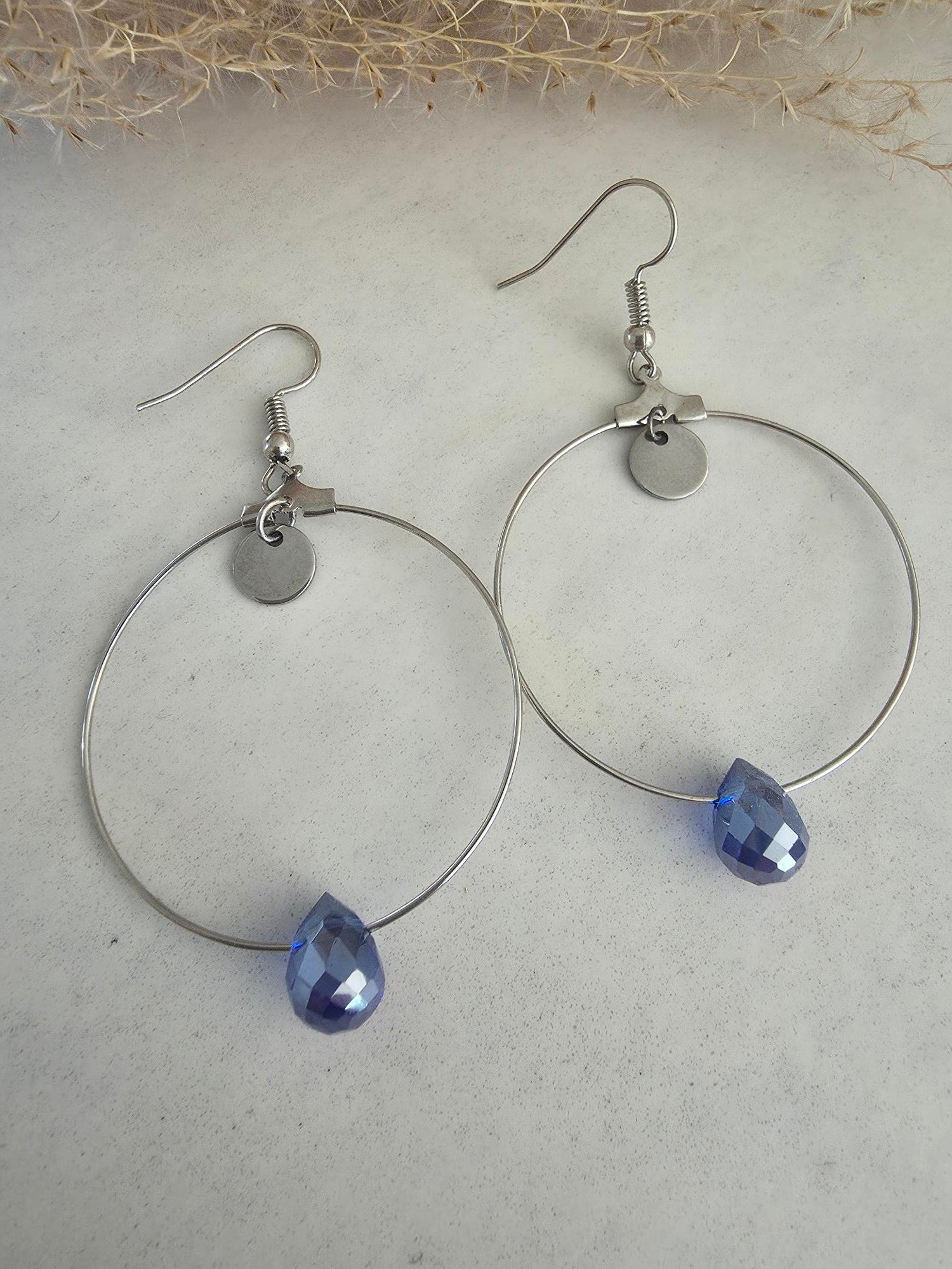 Boucles d'oreilles grandes créoles & cristal bleu – Acier inoxydable argenté