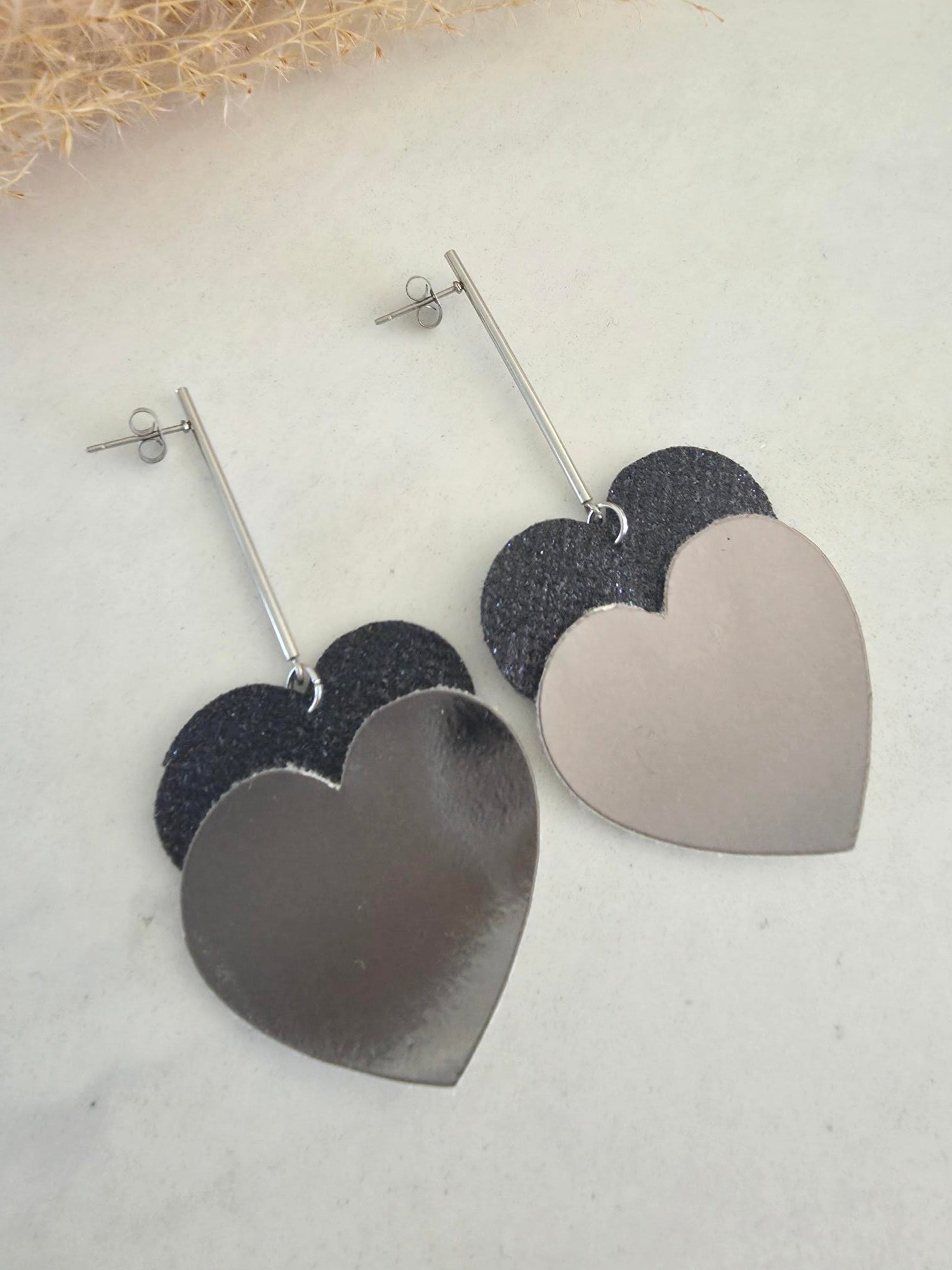 Boucles d'oreilles cœur simili cuir noir glitter & miroir argenté – Barre acier inoxydable