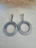 Boucles d'oreilles anneaux résine gris & paillettes argentées – Barre acier inoxydable
