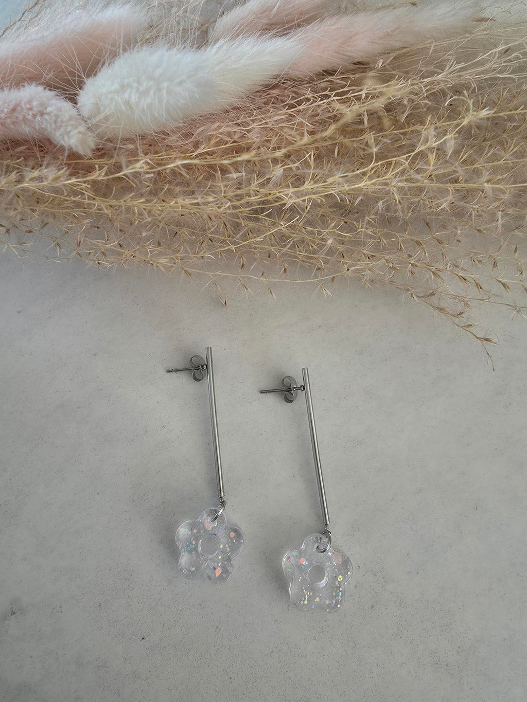 Boucles d'oreilles barre & fleur résine irisée transparente – Acier inoxydable argenté