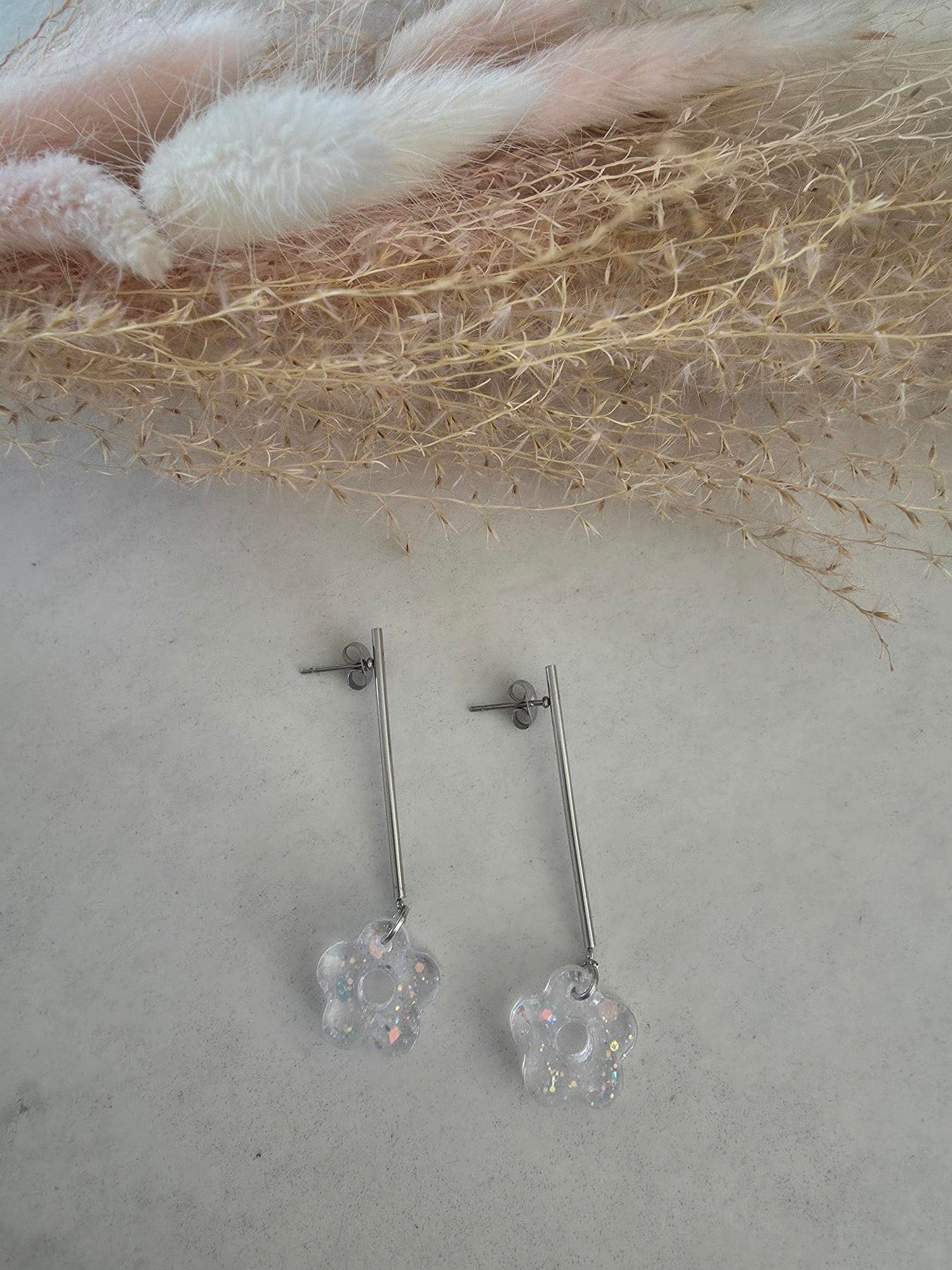 Boucles d'oreilles barre & fleur résine irisée transparente – Acier inoxydable argenté