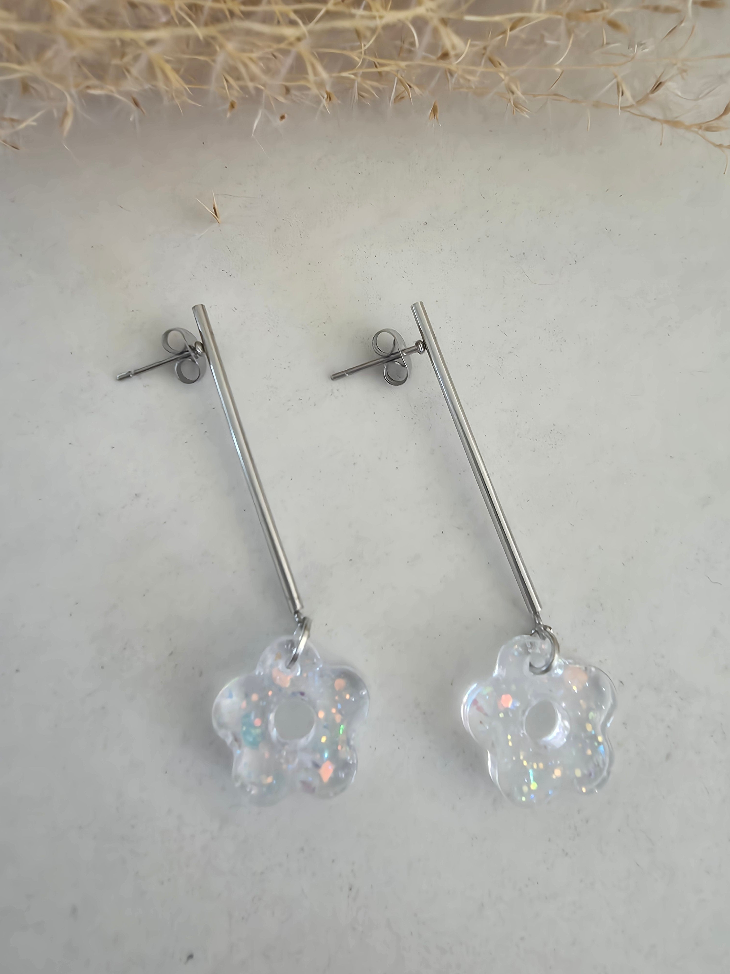 Boucles d'oreilles barre & fleur résine irisée transparente – Acier inoxydable argenté