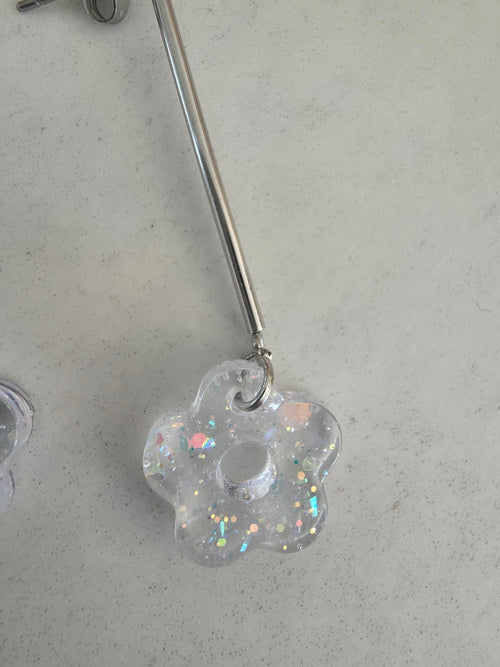 Boucles d'oreilles barre & fleur résine irisée transparente – Acier inoxydable argenté