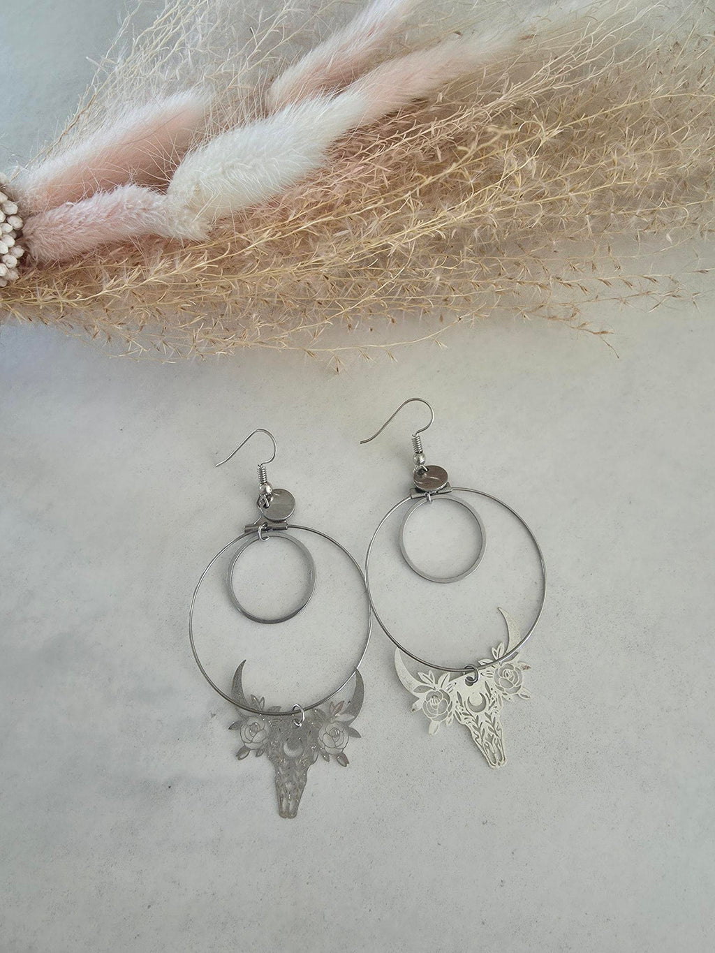 Boucles d'oreilles créoles doubles tête de bœuf fleuri – Acier inoxydable argenté