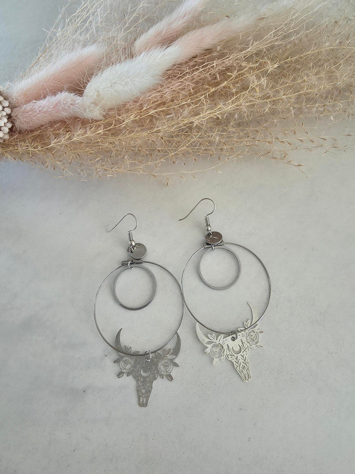 Boucles d'oreilles créoles doubles tête de bœuf fleuri – Acier inoxydable argenté
