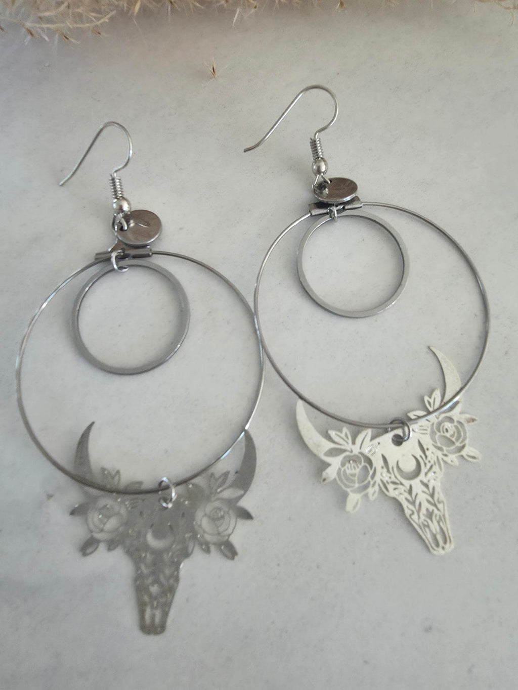 Boucles d'oreilles créoles doubles tête de bœuf fleuri – Acier inoxydable argenté