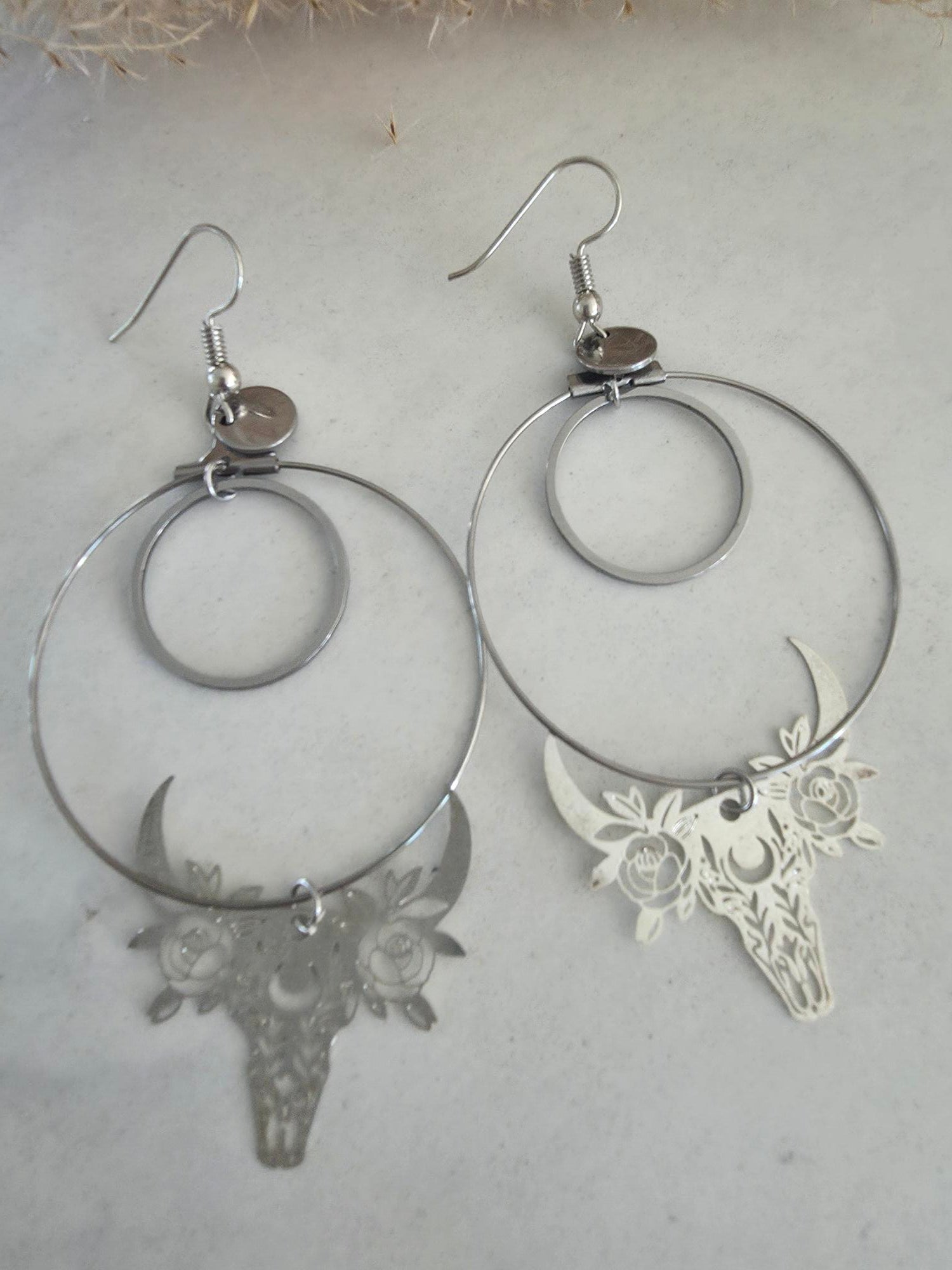 Boucles d'oreilles créoles doubles tête de bœuf fleuri – Acier inoxydable argenté