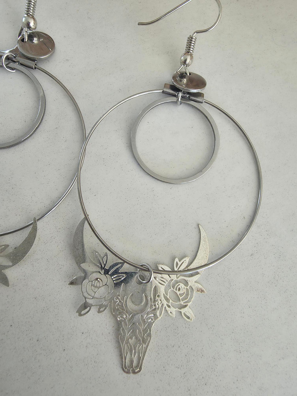 Boucles d'oreilles créoles doubles tête de bœuf fleuri – Acier inoxydable argenté