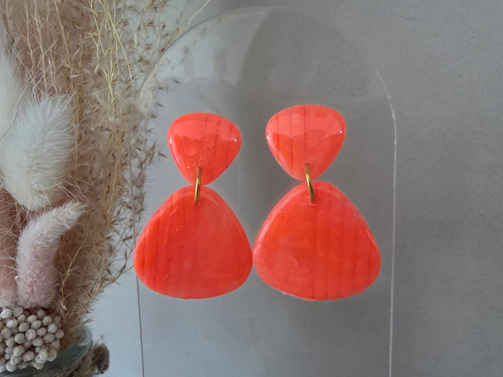 Boucles d'oreilles double triangle argile polymère orange fluo – Anneau doré