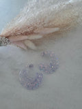 Boucles d'oreilles créoles résine époxy transparente paillettes holographiques irisées – Puce ronde