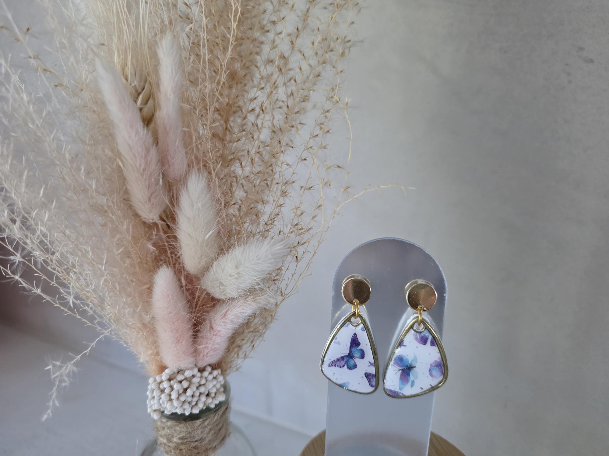 Boucles d'oreilles triangles papillons bleu & mauve – Puce ronde dorée