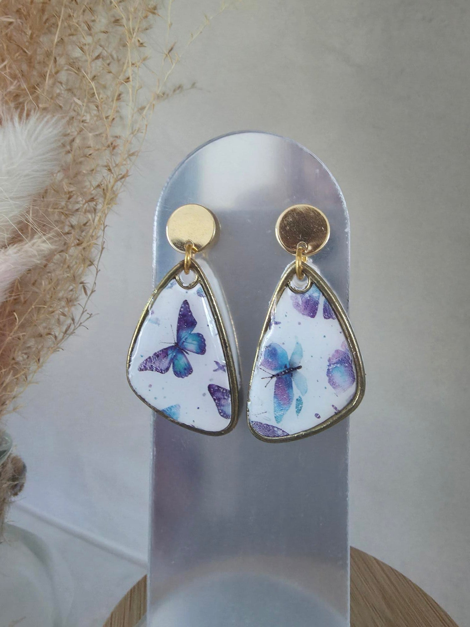 Boucles d'oreilles triangles papillons bleu & mauve – Puce ronde dorée