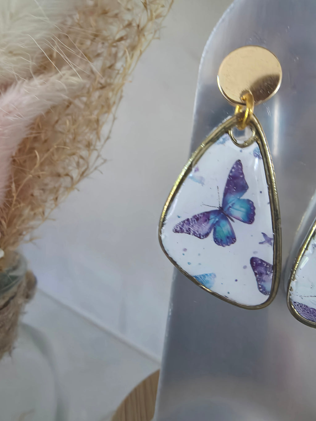 Boucles d'oreilles triangles papillons bleu & mauve – Puce ronde dorée