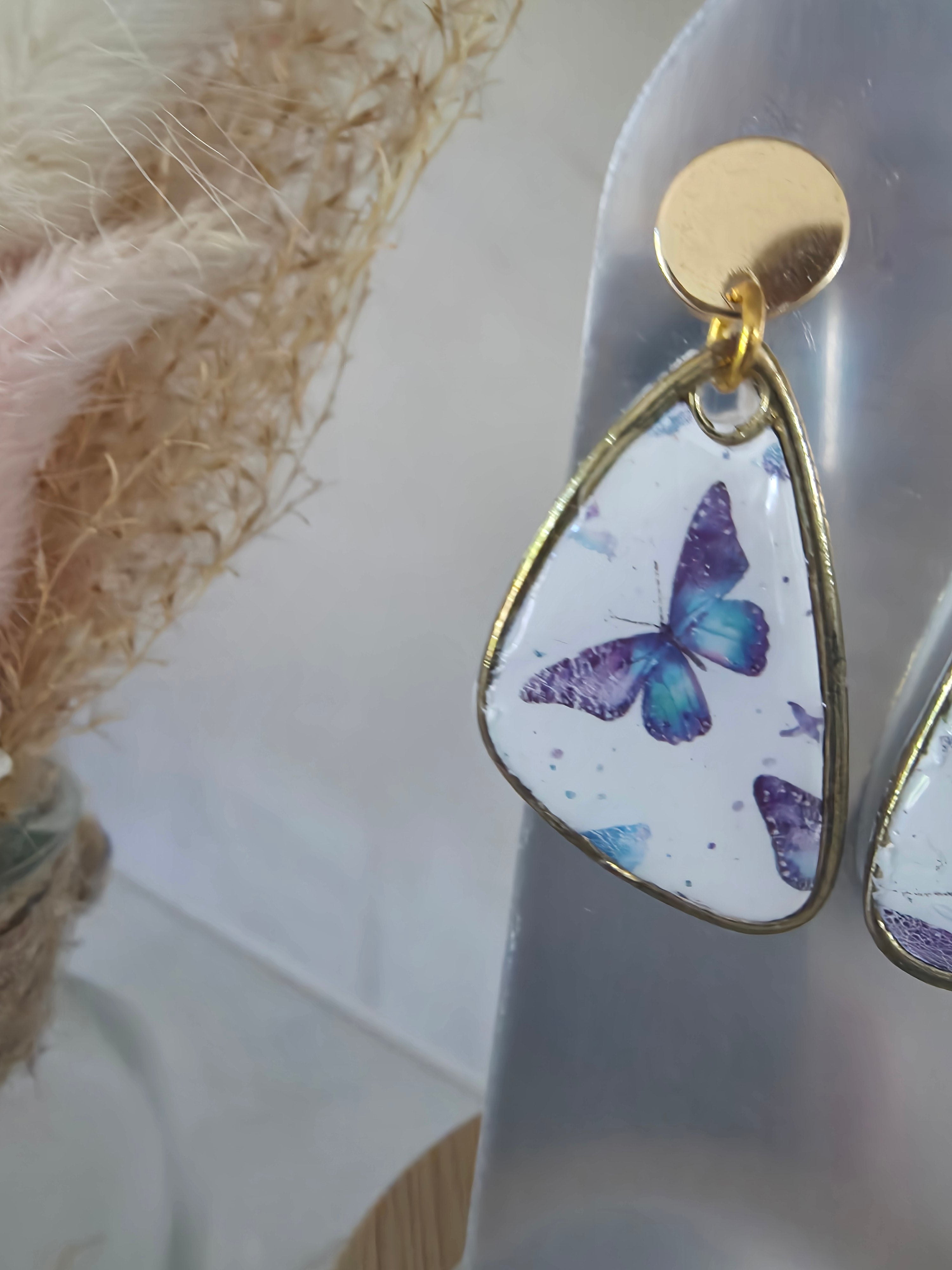 Boucles d'oreilles triangles papillons bleu & mauve – Puce ronde dorée