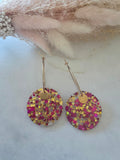 Boucles d'oreilles créoles résine époxy – confettis bordeaux & or (paire)