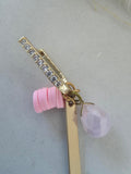 Boucle d'oreille créole dorée strass – barre dorée, perle rose & cristal facetté