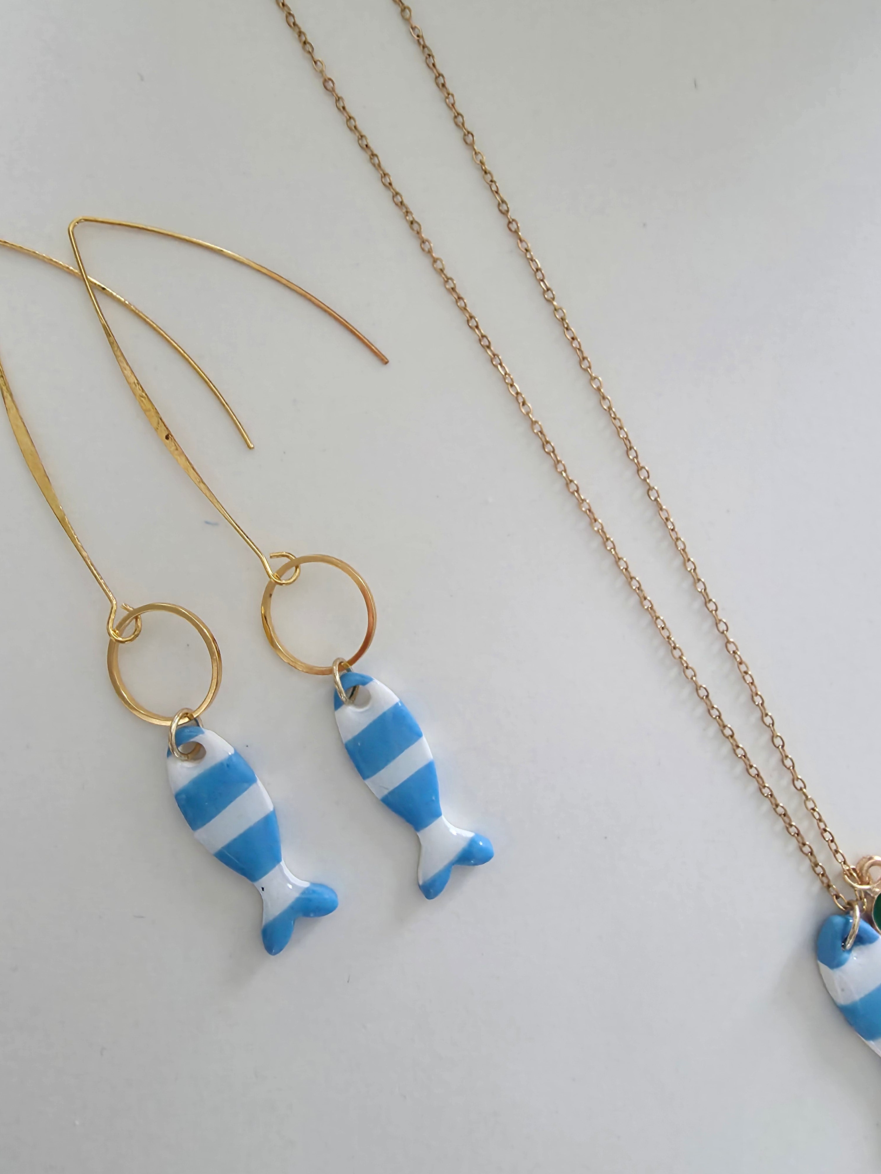 Ensemble Bijoux Poisson Rayé – Boucles d'oreilles & Collier Argile Polymère