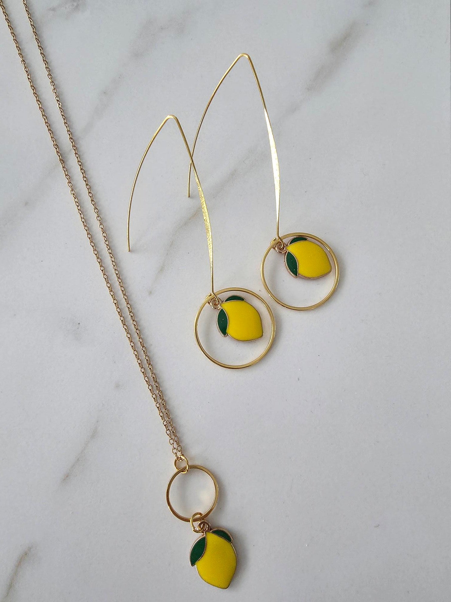 Ensemble Bijoux Citron – Boucles d'oreilles & Collier Anneau Doré