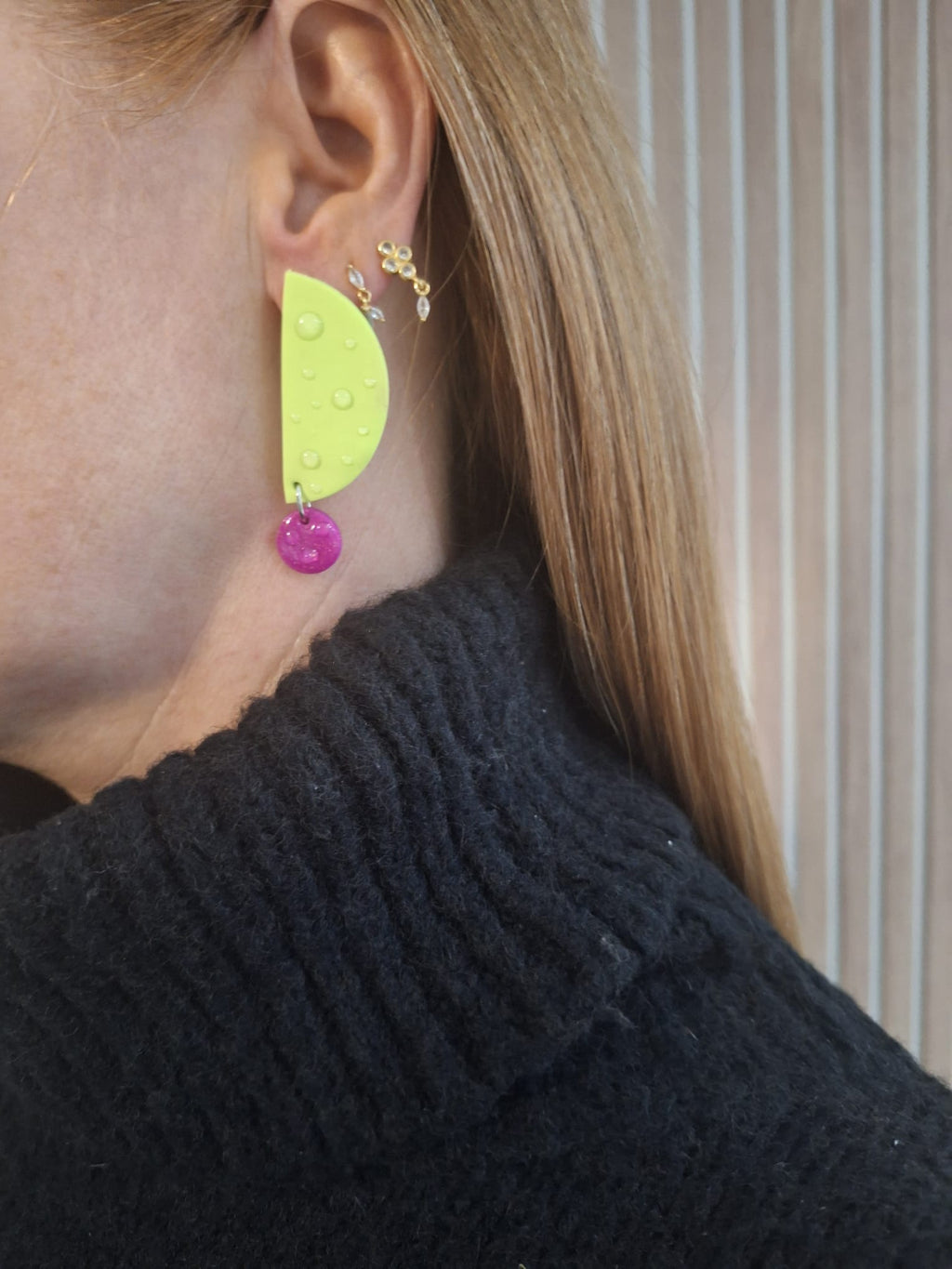 Boucles d'oreilles en pâte polymère – Demi-Lunes Vert Anis & Fuchsia Texturées