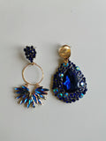 Boucles d'oreilles de soirée – Cristaux Bleu Nuit & Éventail Irisé Asymétriques