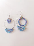 Boucles d'oreilles en résine époxy – Créoles Bleu Lavande Pailletées